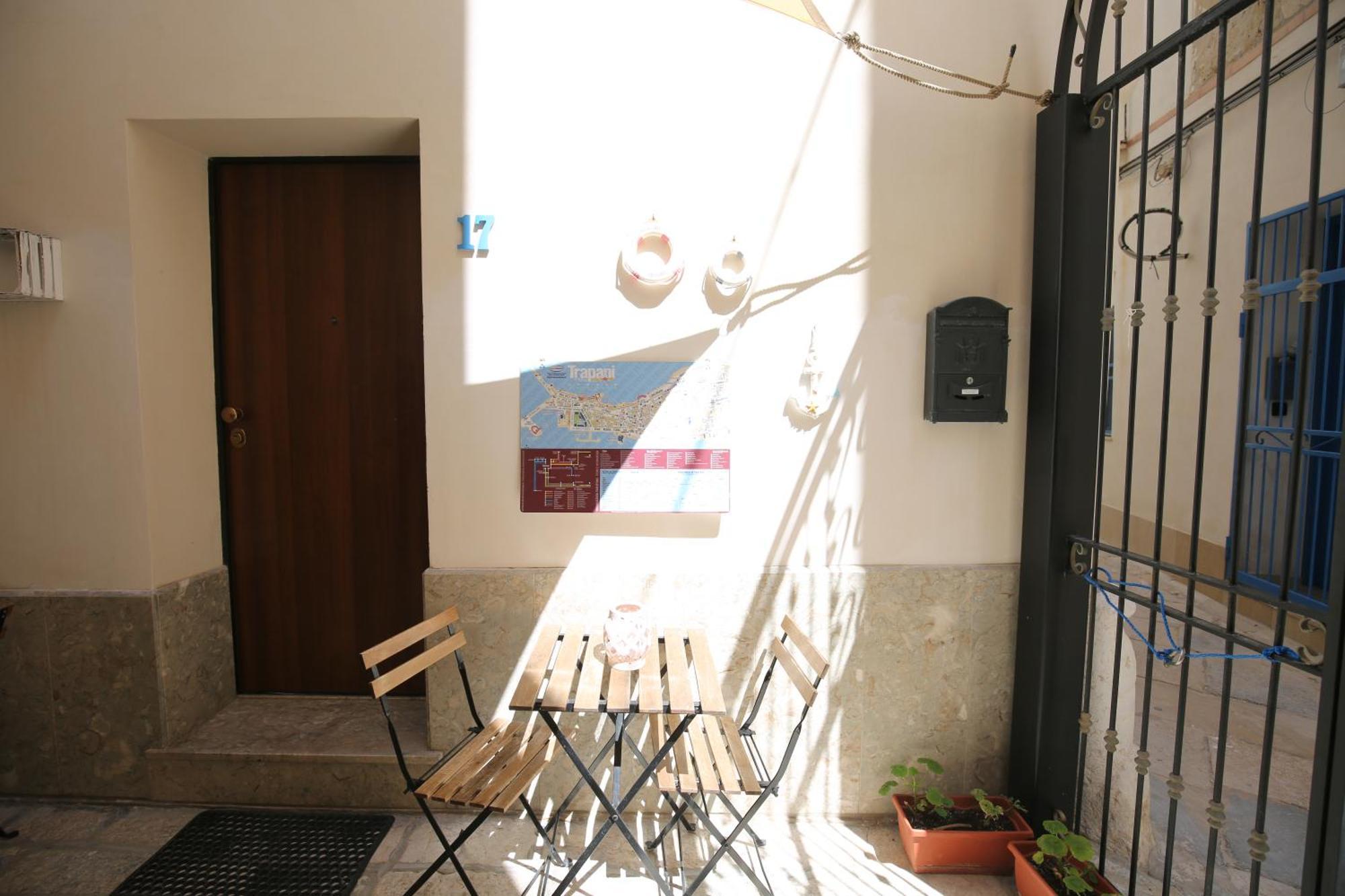 La Corte Dei Naviganti Apartment Trapani Exterior photo
