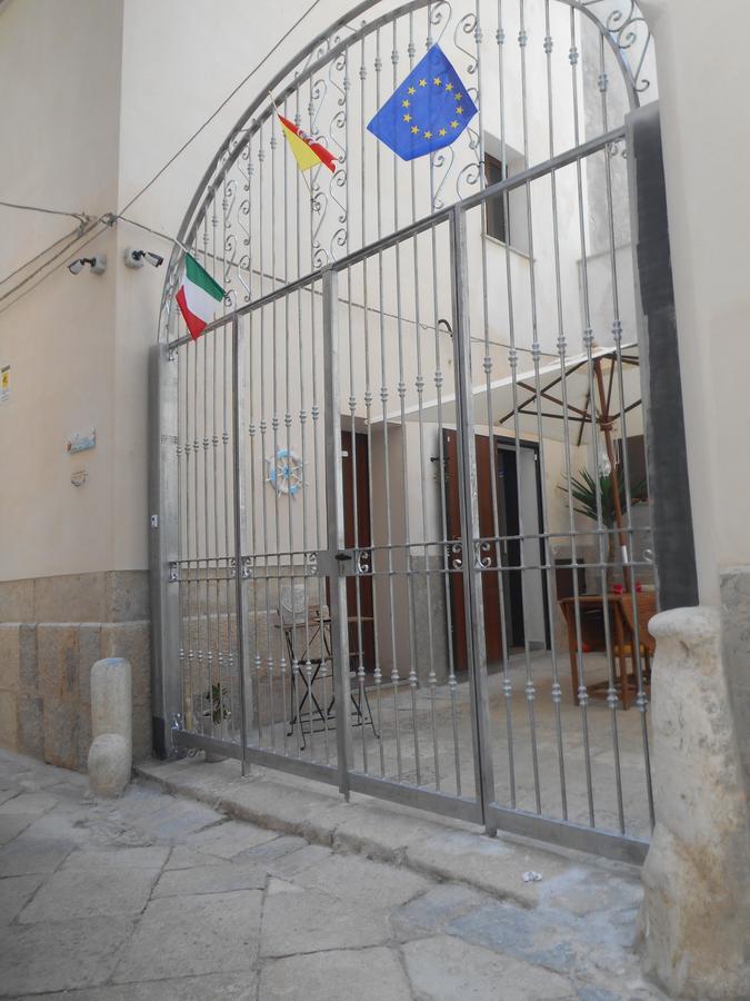 La Corte Dei Naviganti Apartment Trapani Exterior photo